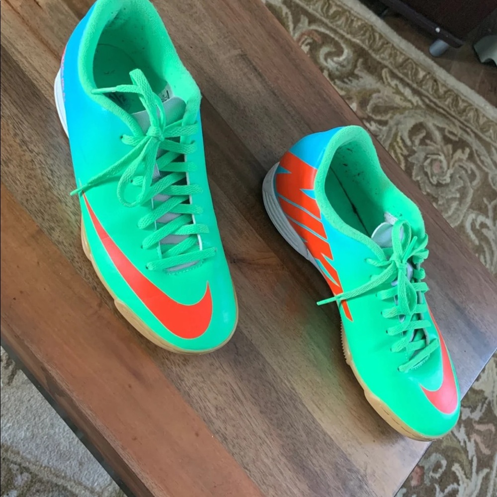 Nike - Picture 2 of 5